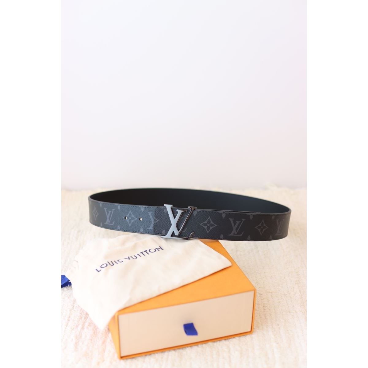 l0vis Vvtt0n belts
